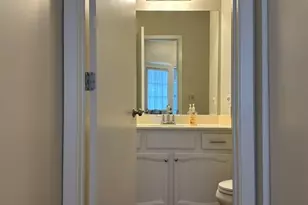 545 Woodcrest Dr, Mundelein, IL 60060 - Photo 8