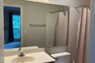 545 Woodcrest Dr, Mundelein, IL 60060 - Photo 12
