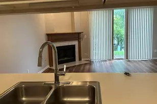 545 Woodcrest Dr, Mundelein, IL 60060 - Photo 6