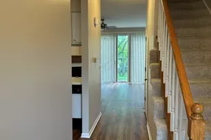 545 Woodcrest Dr, Mundelein, IL 60060 - Photo 2