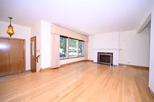 2250 Belleview Ave, Westchester, IL 60154 - Photo 2