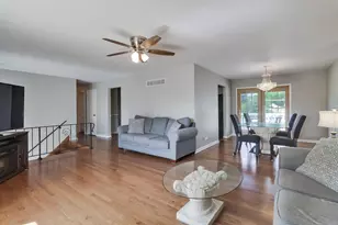 15406 Las Flores Ln, Oak Forest, IL 60452 - Photo 6