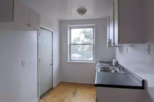 3042 W Wellington St, Chicago, IL 60618 - Photo 4