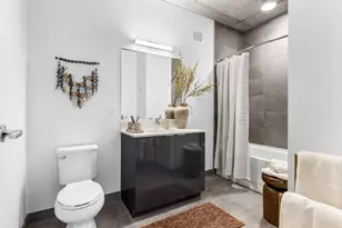 311 W Illinois St, Chicago, IL 60654 - Photo 8