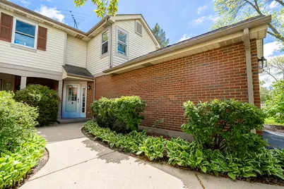 514 E Windgate Court #D, Arlington Heights, IL 60005 - Photo 2