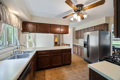 2218 N Williamsburg Street, Arlington Heights, IL 60004 - Photo 8