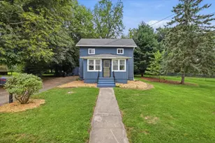 732 N Warren Ave, Freeport, IL 61032 - Photo 1