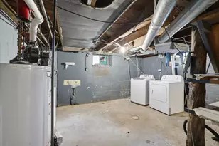 732 N Warren Ave, Freeport, IL 61032 - Photo 12