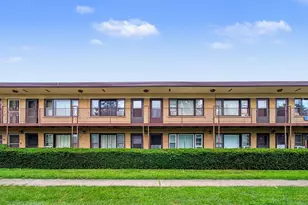 34 King Arthur Ct, Northlake, IL 60164 - Photo 1