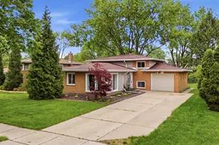 5 S Waterman Ave, Arlington Heights, IL 60004 - Photo 1