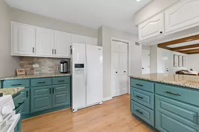 117 E Madison Avenue, Wheaton, IL 60187 - Photo 8