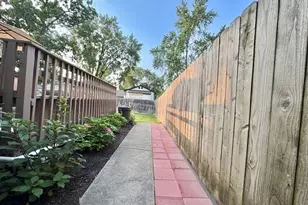 2724 Hyde Park Ave, Waukegan, IL 60085 - Photo 4