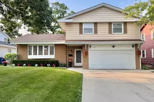 2724 Hyde Park Ave, Waukegan, IL 60085 - Photo 1