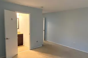 515 E Lyon Dr E, Buffalo Grove, IL 60089 - Photo 16