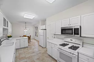 2112 Warrington Ct, Glenview, IL 60026 - Photo 10