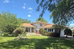 942 E 168th St, South Holland, IL 60473 - Photo 1