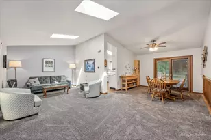 152 Jacquelyn Dr, Bensenville, IL 60106 - Photo 4