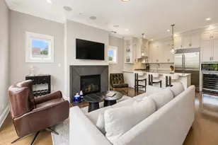 843 W Buckingham Pl, Chicago, IL 60657 - Photo 2