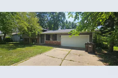990 Camelot Drive, Crystal Lake, IL 60014 - Photo 2