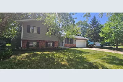 990 Camelot Drive, Crystal Lake, IL 60014 - Photo 1