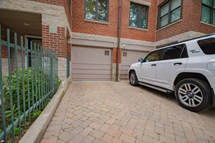 2723 N Bosworth Ave, Chicago, IL 60614 - Photo 34