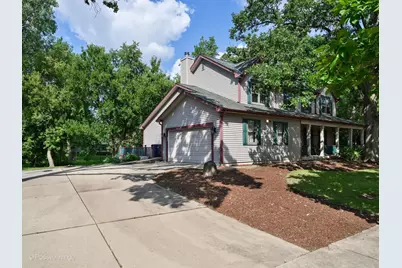 2080 Clearwater Way, Elgin, IL 60123 - Photo 2