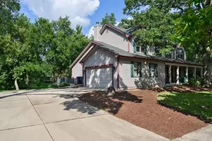 2080 Clearwater Way, Elgin, IL 60123 - Photo 2