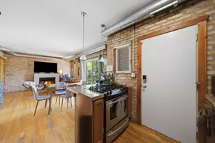 1221 W Greenleaf Ave, Chicago, IL 60626 - Photo 8