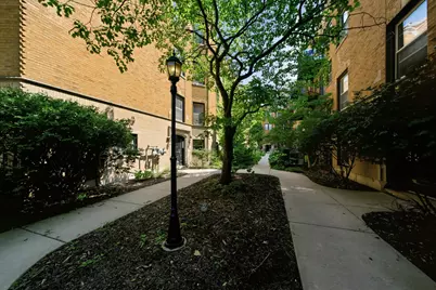 1221 W Greenleaf Avenue #3S, Chicago, IL 60626 - Photo 2