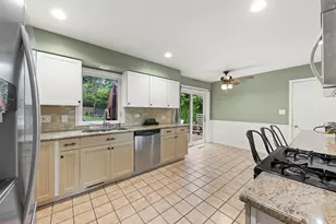 22W524 Birchwood Dr, Glen Ellyn, IL 60137 - Photo 8