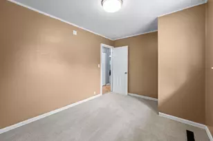 27 Cardinal Ln, Carpentersville, IL 60110 - Photo 16