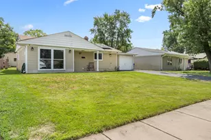 27 Cardinal Ln, Carpentersville, IL 60110 - Photo 1
