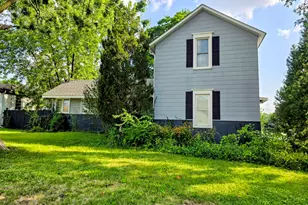 302 S Washington St, Lockport, IL 60441 - Photo 2