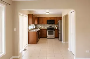 34191 N Horseshoe Ln, Gurnee, IL 60031 - Photo 10