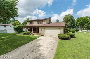 345 S Birchwood Dr, Naperville, IL 60540 - Photo 2