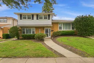 10324 S Kolmar Ave, Oak Lawn, IL 60453 - Photo 1