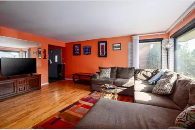 9334 S Cregier Avenue, Chicago, IL 60617 - Photo 4