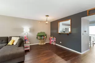 18619 W Sterling Ct, Grayslake, IL 60030 - Photo 8
