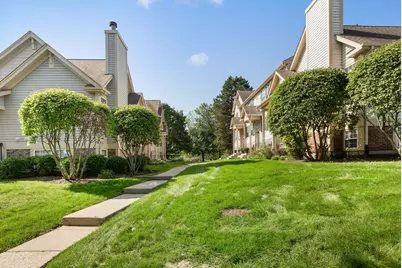 18619 W Sterling Court, Grayslake, IL 60030 - Photo 2