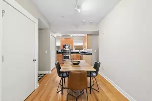 2541 Prairie Ave, Evanston, IL 60201 - Photo 4