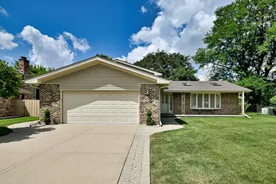2360 N Drury Lane, Arlington Heights, IL 60004 - Photo 1
