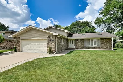 2360 N Drury Lane, Arlington Heights, IL 60004 - Photo 2