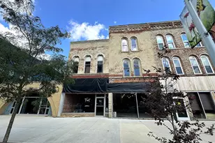 610 Court St, Ottawa, IL 61350 - Photo 1