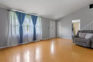625 Jefferson Ave, Carpentersville, IL 60110 - Photo 2