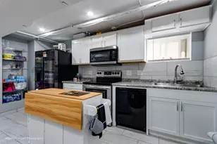631 W 62nd St, Chicago, IL 60621 - Photo 16