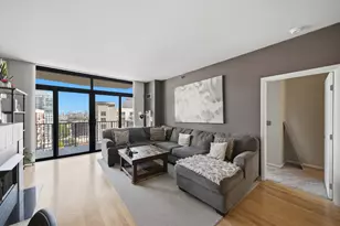 435 W Erie St, Chicago, IL 60654 - Photo 8