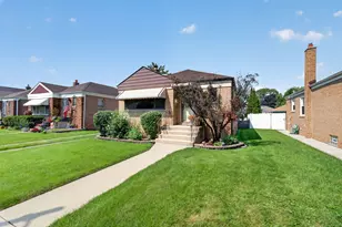9628 S Utica Ave, Evergreen Park, IL 60805 - Photo 2
