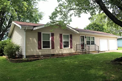 11 Bradley Court, Clifton, IL 61727 - Photo 2