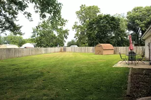 11 Bradley Ct, Clifton, IL 61727 - Photo 4
