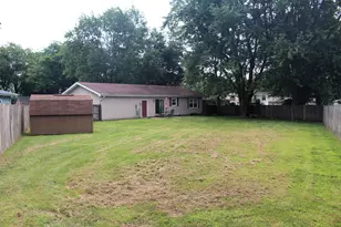 11 Bradley Ct, Clifton, IL 61727 - Photo 6
